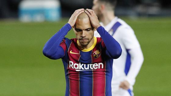 VAR giúp đỡ nhưng Barca vẫn sút hỏng phạt đền nhiều hơn ghi bàn