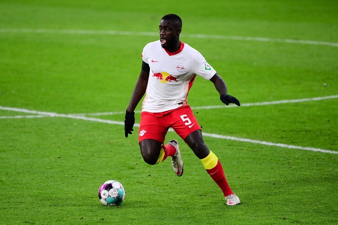 Liverpool và Chelsea choáng váng khi để tuột mất Upamecano