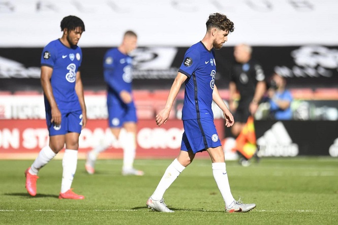 CĐV Chelsea trút giận vào cầu thủ “vô dụng” sau trận thua đậm