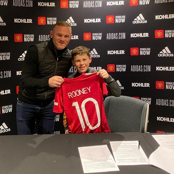 Kai Rooney tiếp bước cha ký hợp đồng với MU