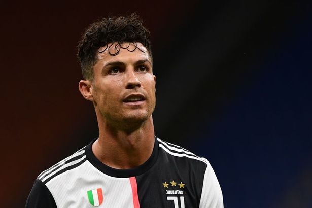 Ronaldo tươi cười sạc lại năng lượng trước trận gặp Atalanta