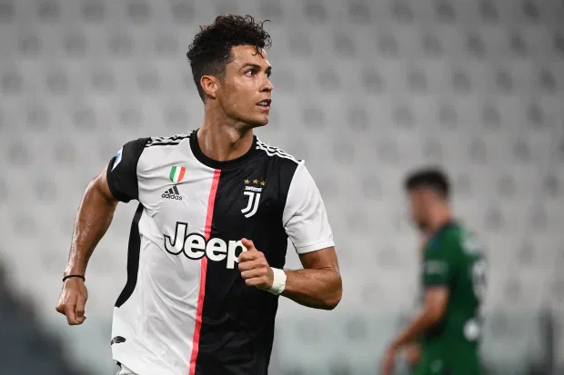Ronaldo ngủ như thế nào so với các vận động viên khác?