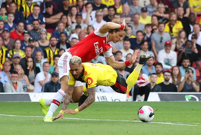 David Luiz tạo nên kỷ lục penalty tồi tệ nhất lịch sử với Arsenal