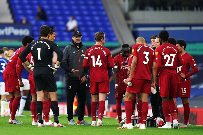CĐV Liverpool phản ứng khi Klopp không đưa Salah vào sân