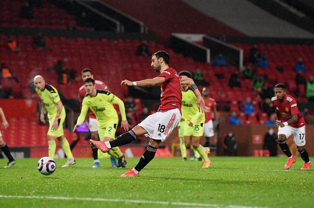 Fernandes sút phạt đền và phản ứng kỳ lạ của thủ môn Newcastle Fernandes sút phạt đền và phản ứng kỳ lạ của thủ môn Newcastle