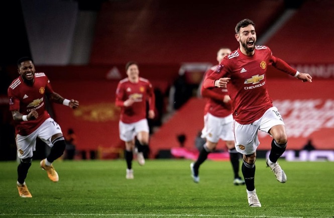 HLV MU tiết lộ thành quả cú đá phạt của Fernandes trước Liverpool
