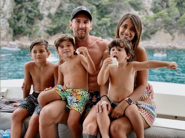 Vợ Messi lần đầu lên tiếng trên mạng xã hội sau gần một tháng