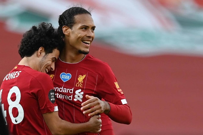 CĐV MU đem tiền thừa kế đặt cược cho chức vô địch của Liverpool