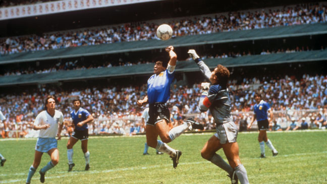 Maradona và 13 khoảnh khắc không giống ai trong cuộc đời