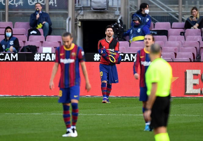 Màn tưởng nhớ Maradona của Messi khiến Barca… mất 3000 euro