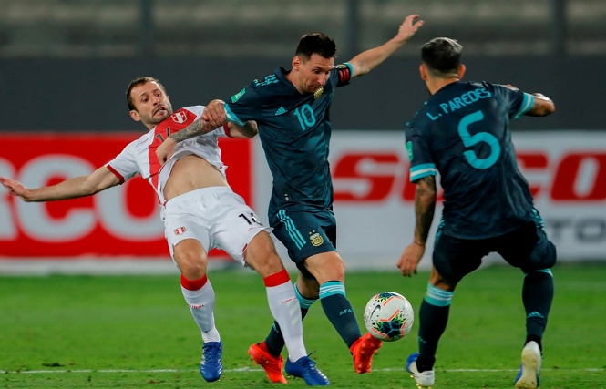 Messi khó chịu với câu hỏi sau trận thắng của Argentina