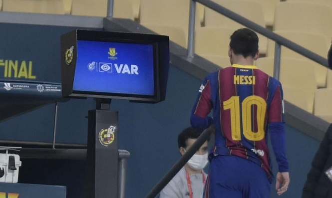 Góc quay mới cho thấy Messi không đánh cầu thủ Bilbao?