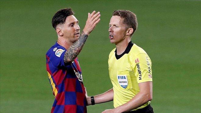 Rộ tin Messi bất ngờ dừng ký hợp đồng mới với Barca