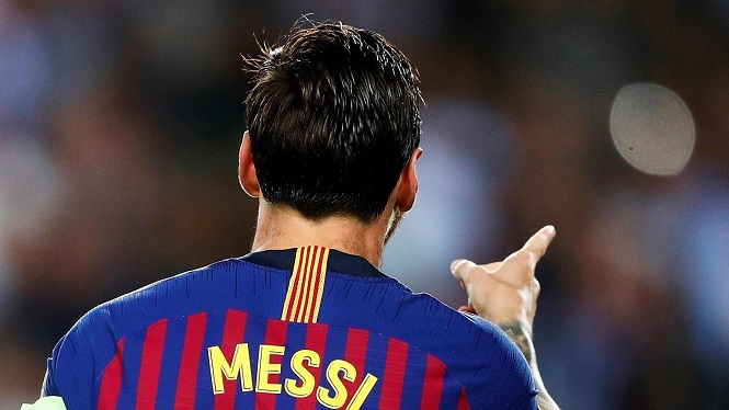 Messi đăng bức ảnh tuổi thơ đáng yêu trước mục tiêu ghi 700 bàn