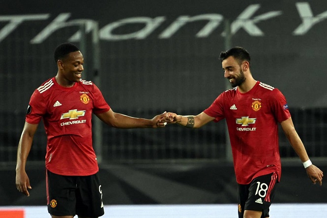 Bruno Fernandes đánh lừa thủ môn khi sút phạt đền cho MU