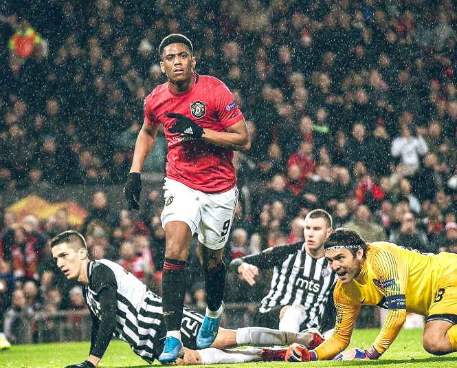 HLV MU lý giải việc Martial khô hạn bàn thắng ở mùa giải này