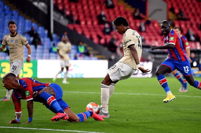VAR 2 lần cứu MU khỏi bàn thua trước Crystal Palace
