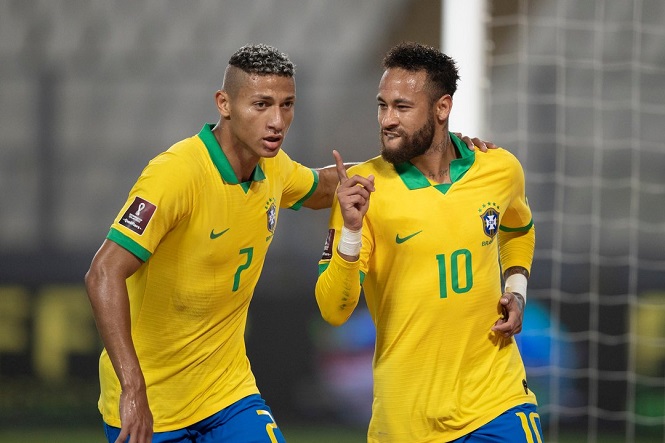 Neymar đuổi theo Pele về bàn thắng theo cách tính của FIFA