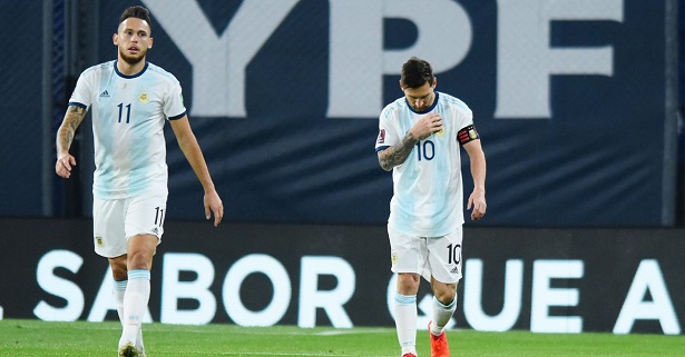 Messi bị tranh đá phạt đền cho Argentina ở vòng loại World Cup 2022