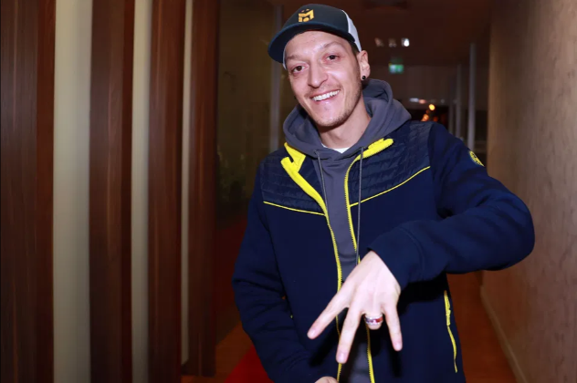 Tiết lộ mức lương cắt giảm ngạc nhiên của Mesut Ozil ở Fenerbahce