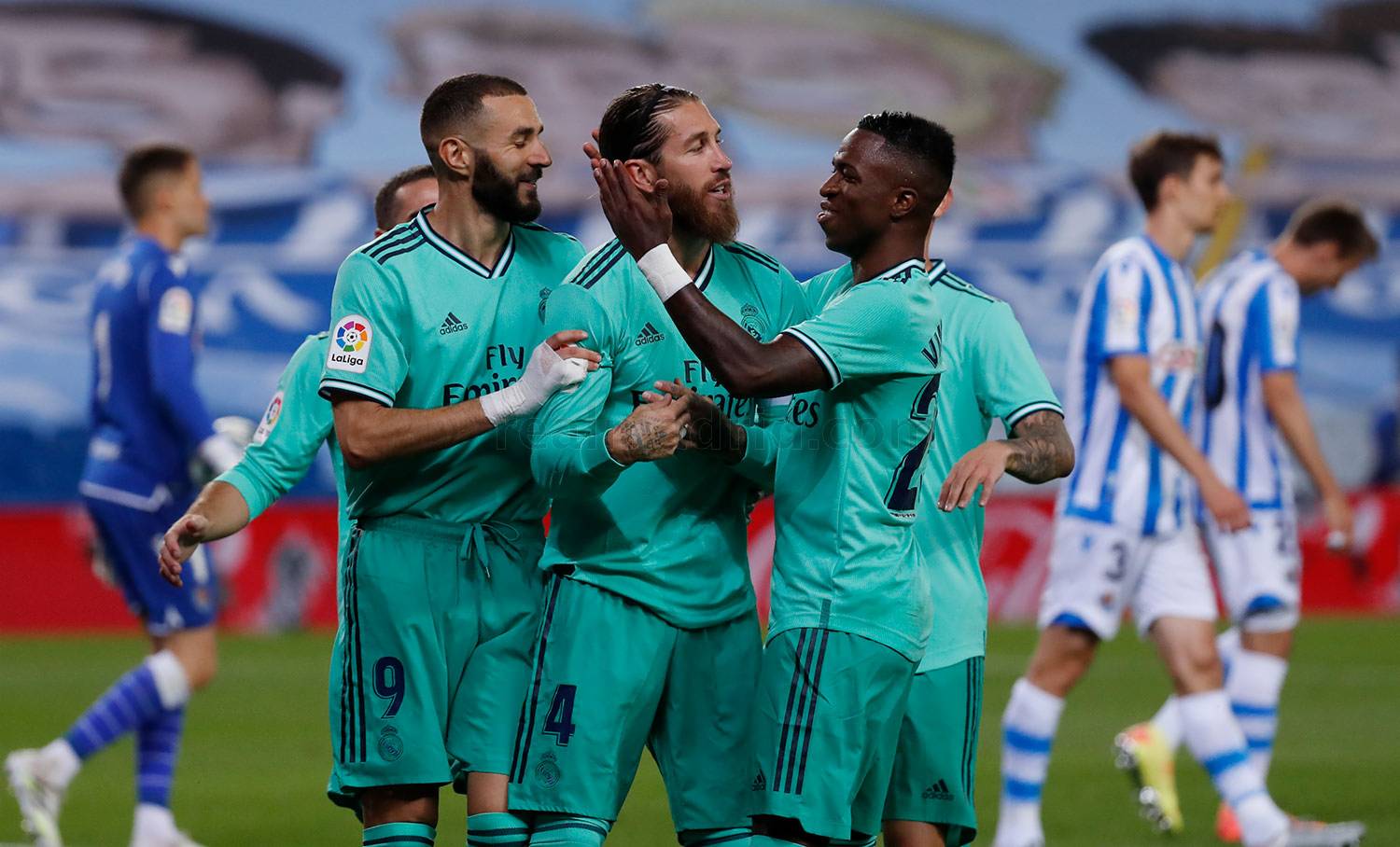 Barca “tố” Real Madrid không bị penalty và thẻ đỏ suốt thời gian dài