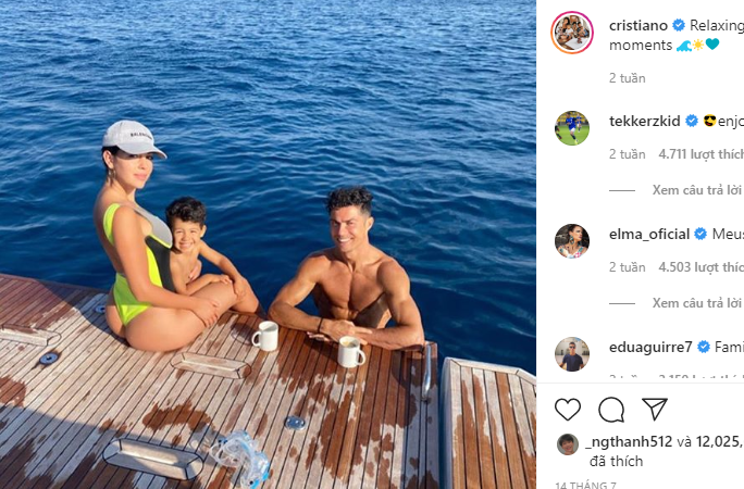 Ronaldo và gia đình ăn mừng chức vô địch trên du thuyền