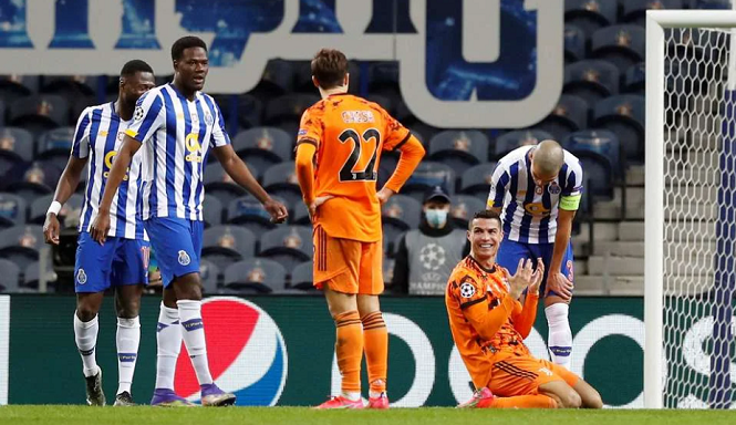Ronaldo nổi giận sau khi bị từ chối phạt đền trước Porto Ronaldo nổi giận sau khi bị từ chối phạt đền trước Porto