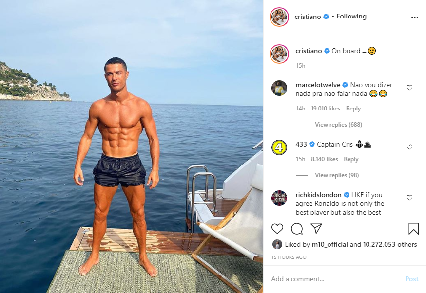 Ronaldo khoe thân hình “đẹp như tạc tượng” trên du thuyền