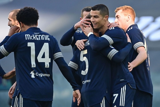 Ronaldo nhận giải thưởng trước thềm trận Juventus vs Bologna Ronaldo nhận giải thưởng trước thềm trận Juventus vs Bologna