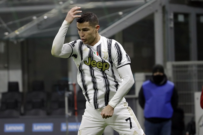 Con trai Ronaldo ăn mừng phấn kh&iacute;ch b&agrave;n thắng của cha trước Inter