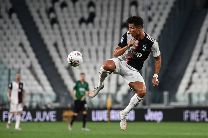 Ronaldo kiếm được bao tiền với một bài đăng trên Instagram?