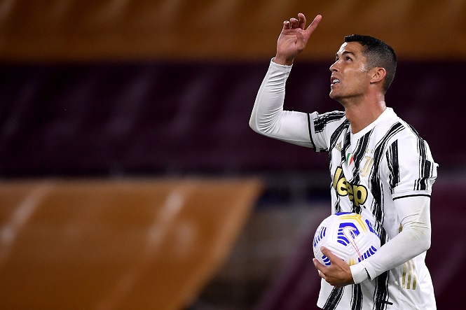 Ronaldo vượt qua mọi huyền thoại Juventus về ghi bàn