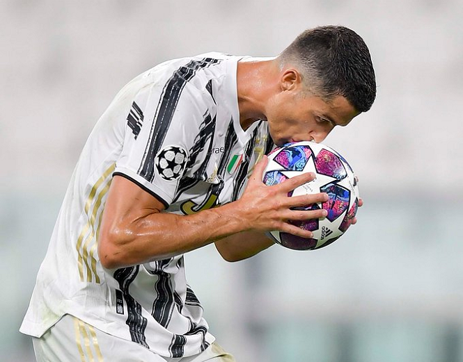 Ronaldo tạo dấu mốc đặc biệt ở Champions League bằng quả phạt đền
