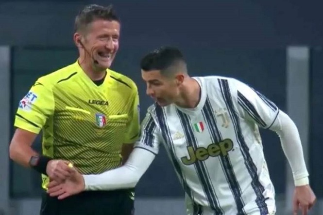 Ronaldo không tin vào Goal-line và đòi kiểm tra đồng hồ trọng tài