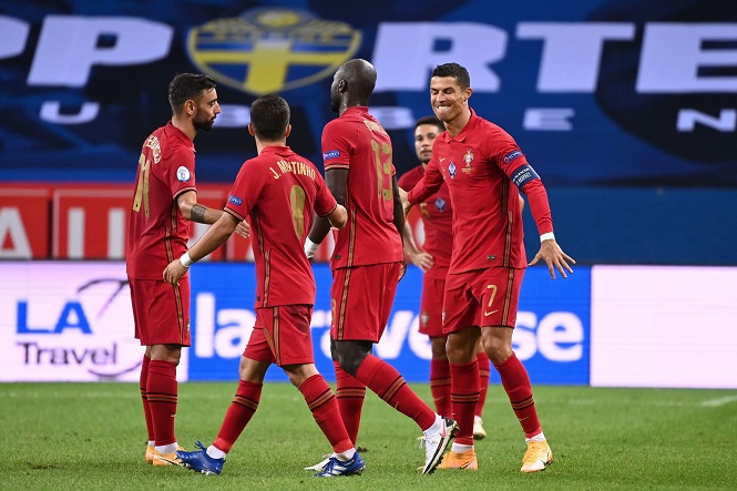 Ronaldo giải thích tại sao thích bị CĐV... huýt sáo
