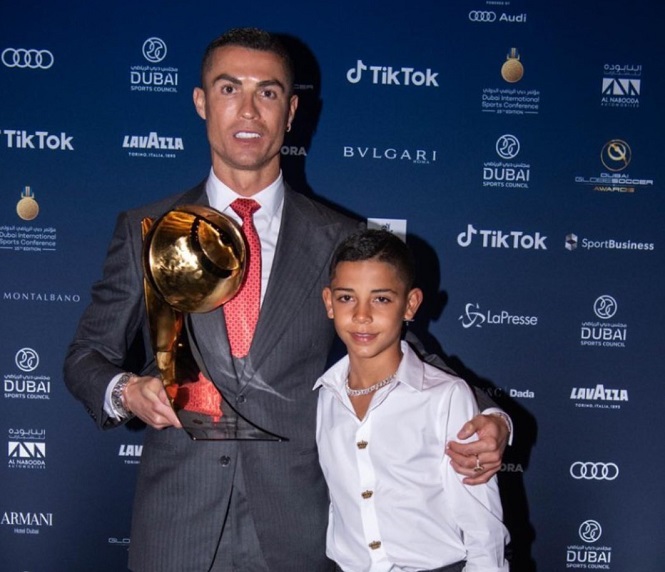 Ronaldo chia sẻ hài hước về con trai cả Cristiano Jr.