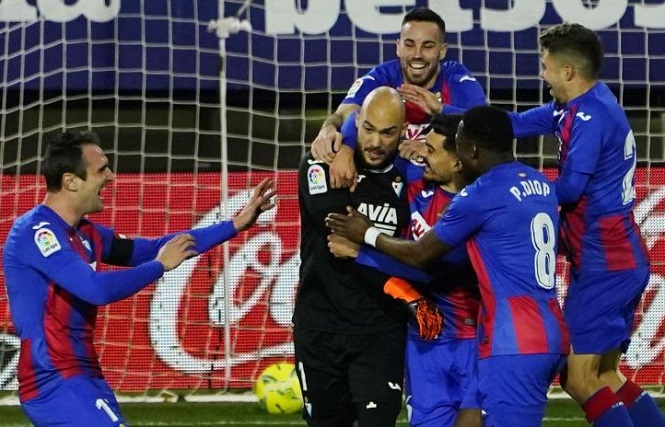 Thủ môn thứ 7 trong lịch sử La Liga ghi bàn là ai?