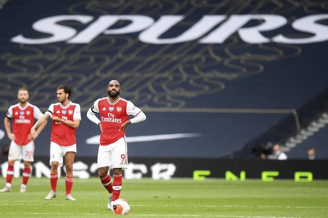 Ngôi sao Arsenal bị chế giễu sau cú tắc bóng “tệ nhất từng thấy”