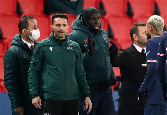 Trọng tài phân biệt chủng tộc ở Champions League không chịu nổi sức ép Trọng tài phân biệt chủng tộc ở Champions League không chịu nổi sức ép