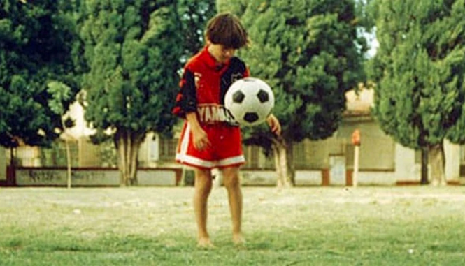 CLB thời thơ ấu chia sẻ bức ảnh về Messi chưa từng được công bố