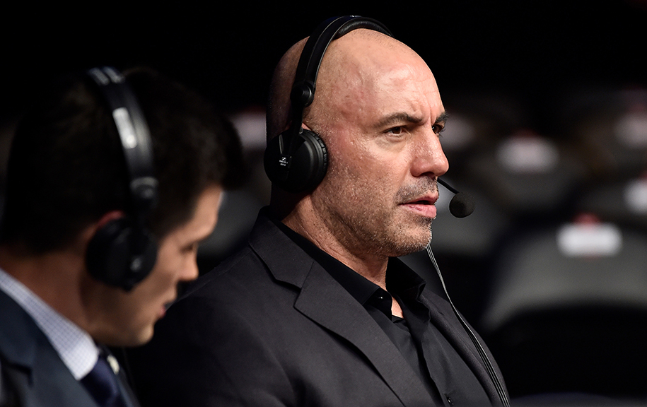 Bình luận viên UFC Joe Rogan kí hợp đồng 100 triệu đô với Spotify