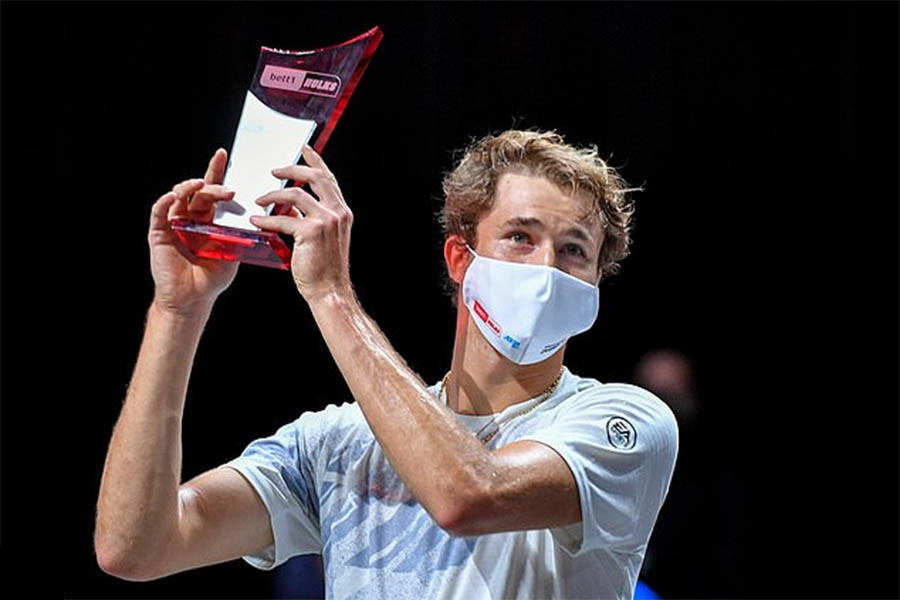 Zverev xua tan nỗi đau US Open bằng cách gieo ác mộng khác cho Auger-Aliassime