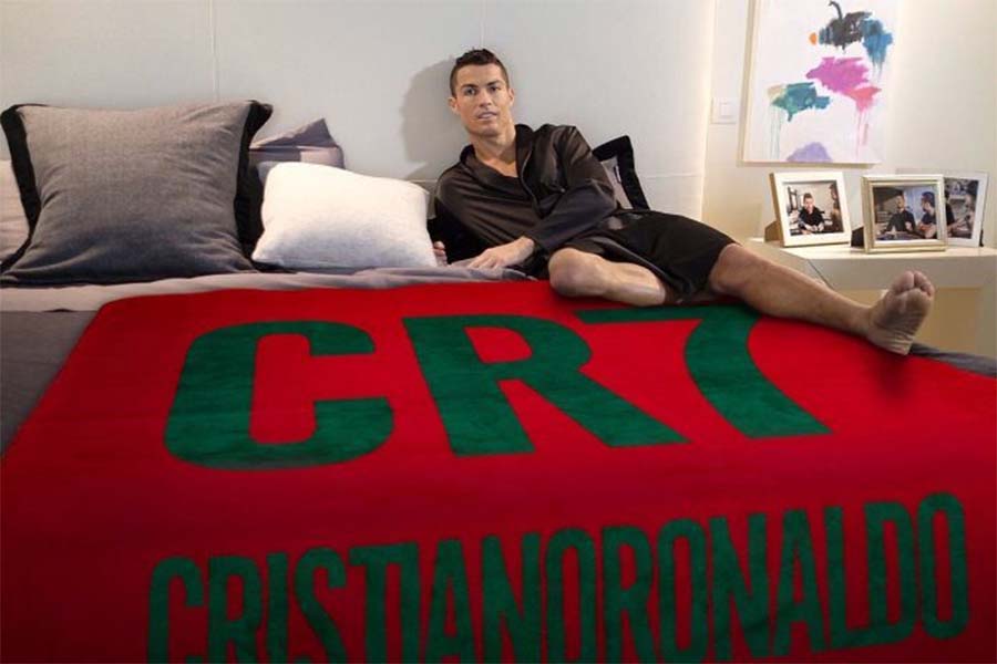 Các sao thể thao như Ronaldo, The Rock, Curry... ngủ có khác bạn không?