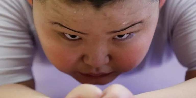 Động lực của cậu bé sumo 10 tuổi nặng 85kg: "Thắng mấy anh lớn là vui!"