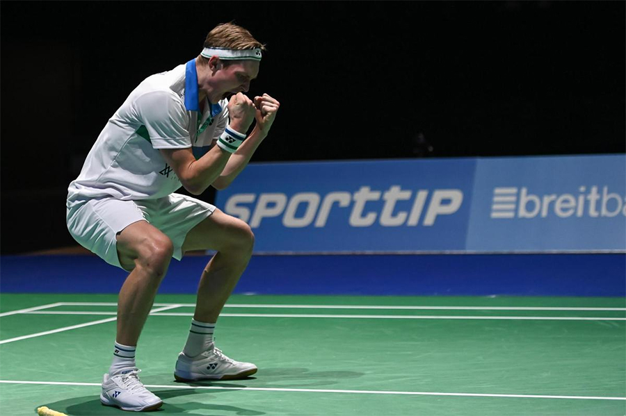 Kết quả cầu lông chung kết Thụy Sĩ Mở rộng: Viktor Axelsen và Carolina Marin vô địch dễ dàng