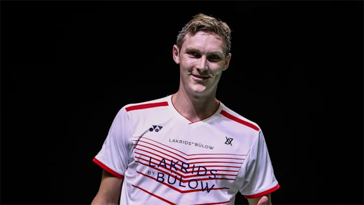 Kết quả cầu l&ocirc;ng Indonesia Open 27/11: Sư phụ Axelsen tranh v&ocirc; địch với đệ tử Loh Kean Yew