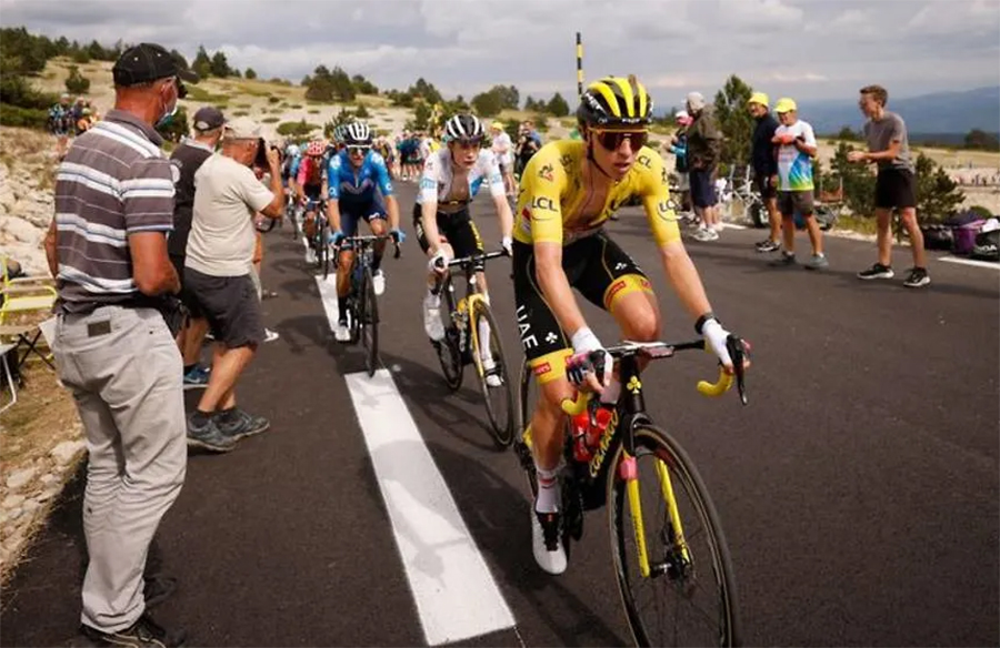 Áo vàng Pogacar hú vía khi Wout Van Aert thắng chặng 11 cuộc đua xe đạp Tour de France