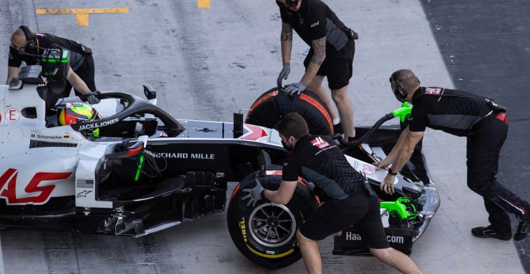 Đội đua F1 Haas gặp rắc rối: Xe có sẵn, nhưng không lắp máy vào được!