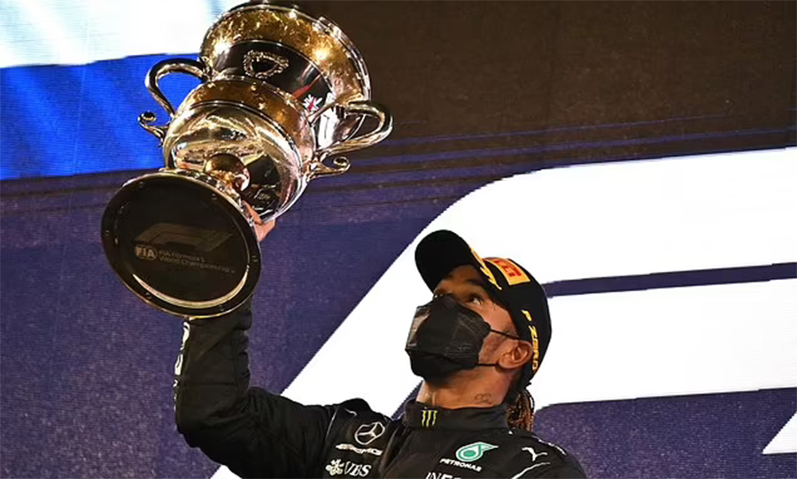Lewis Hamilton sẵn sàng giảm lương, nhưng đòi Mercedes tăng thưởng vô địch F1