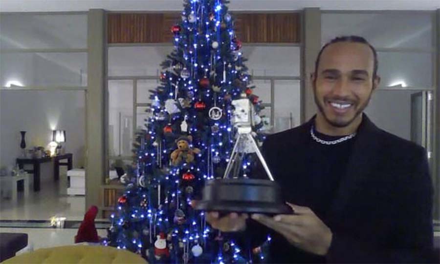 Tay đua F1 Lewis Hamilton lại nhận danh hiệu VĐV hay nhất năm của BBC